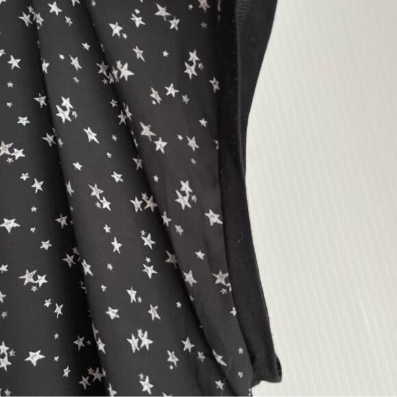 Torrid star print women’s shirt short sleeve blouse black and white size 2 - Picture 3 of 6